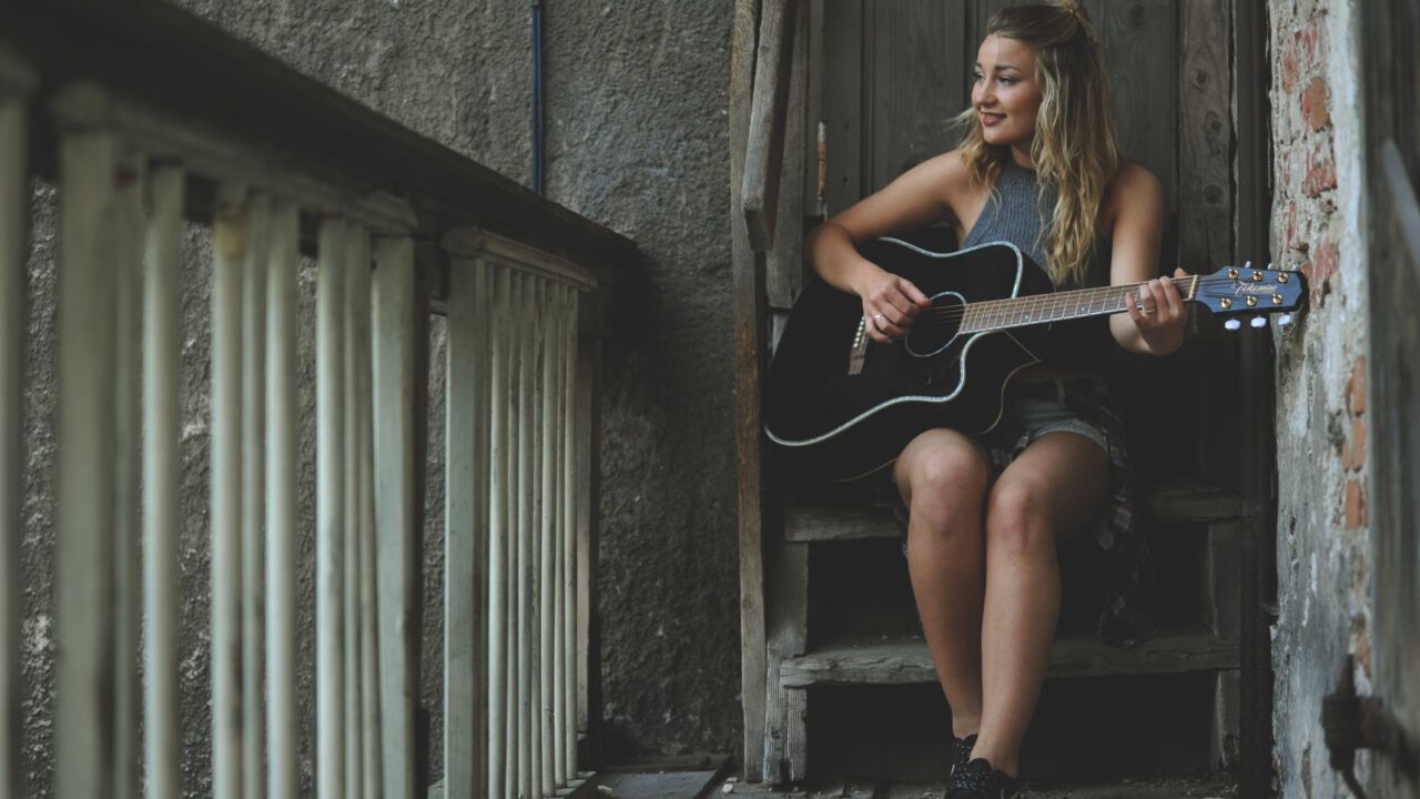 Lina Larissa Strahl – Karriere, Musik und Erfolg einer vielseitigen Künstlerin